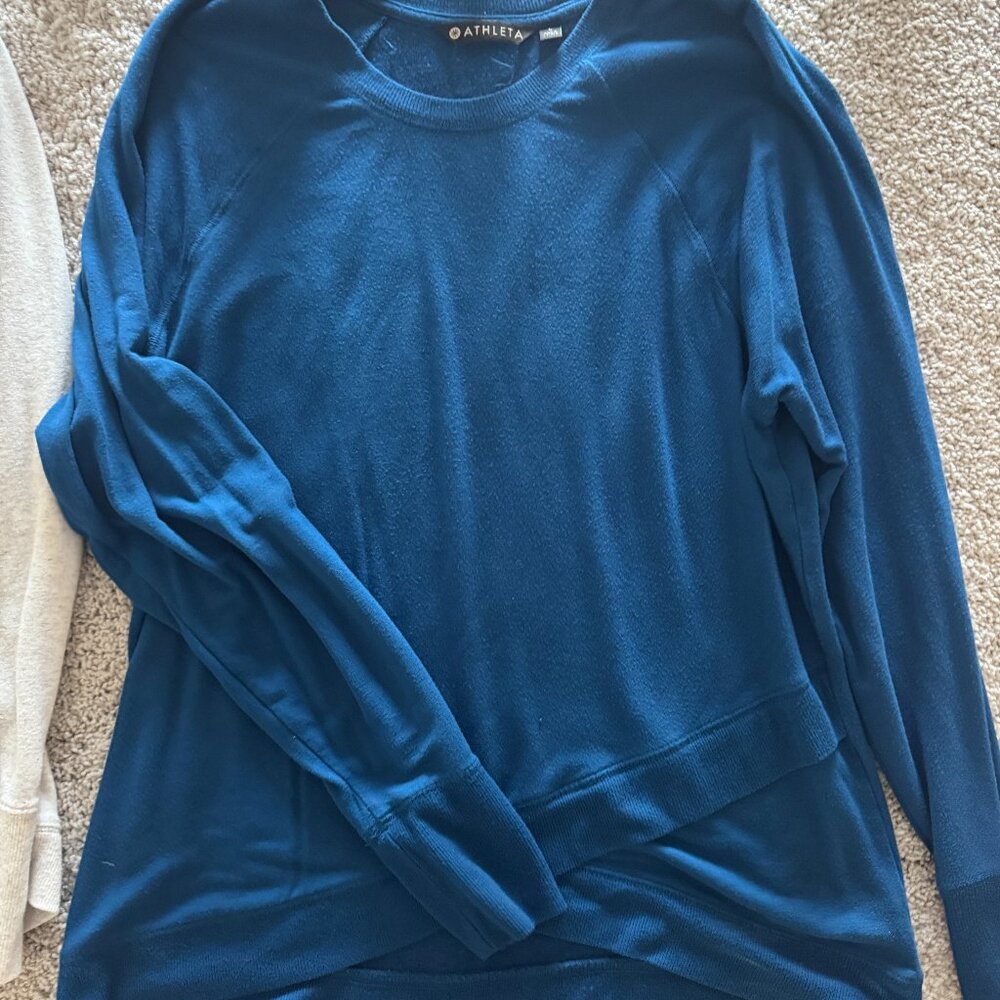 Athleta tops size L